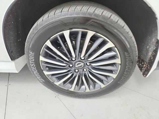 Used 2025 White Nissan Platinum Reserve image 47