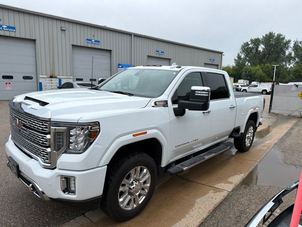 Used 2022 White GMC Denali image 2