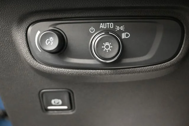 Used 2024 Downpour Metallic GMC SLE image 14