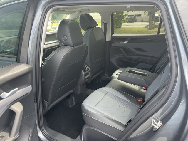New 2026 Platinum Gray Metallic Volkswagen SE AWD image 10