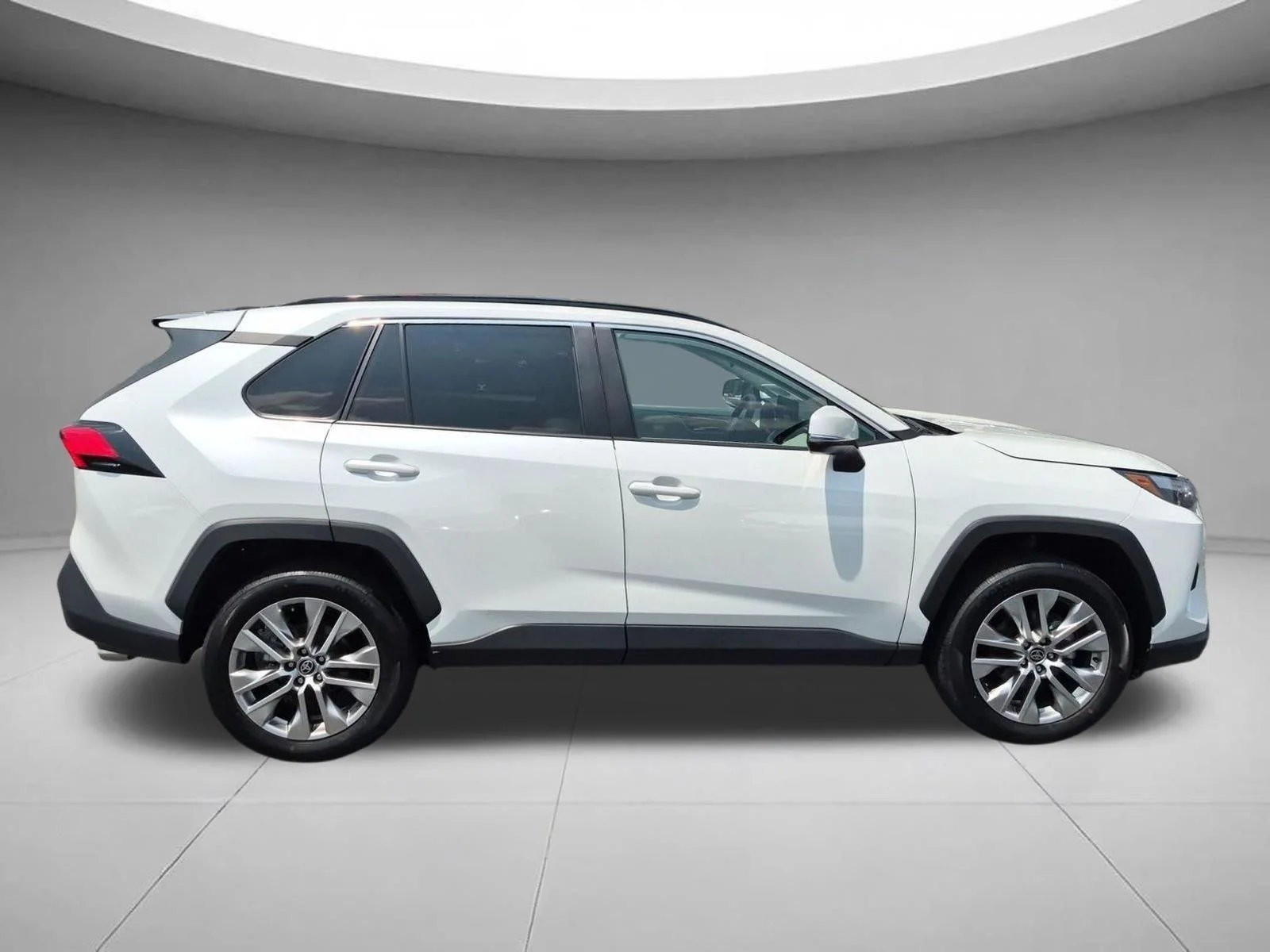 Used 2023 Wind Chill Pearl Toyota XLE Premium image 6