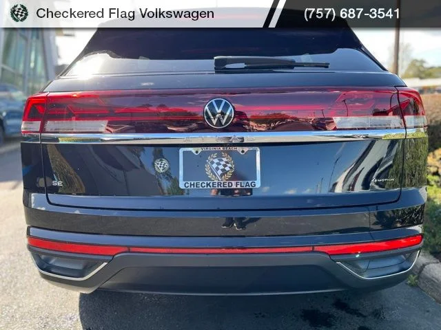 Used 2024 Deep Black Pearl Volkswagen 2.0T SE image 10