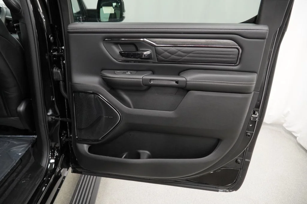 New 2026 Diamond Black Crystal Pearl-Coat Exterior Paint RAM Limited image 33