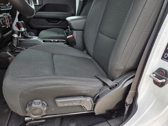 Used 2021 Bright White Clearcoat Jeep Unlimited Sahara image 12