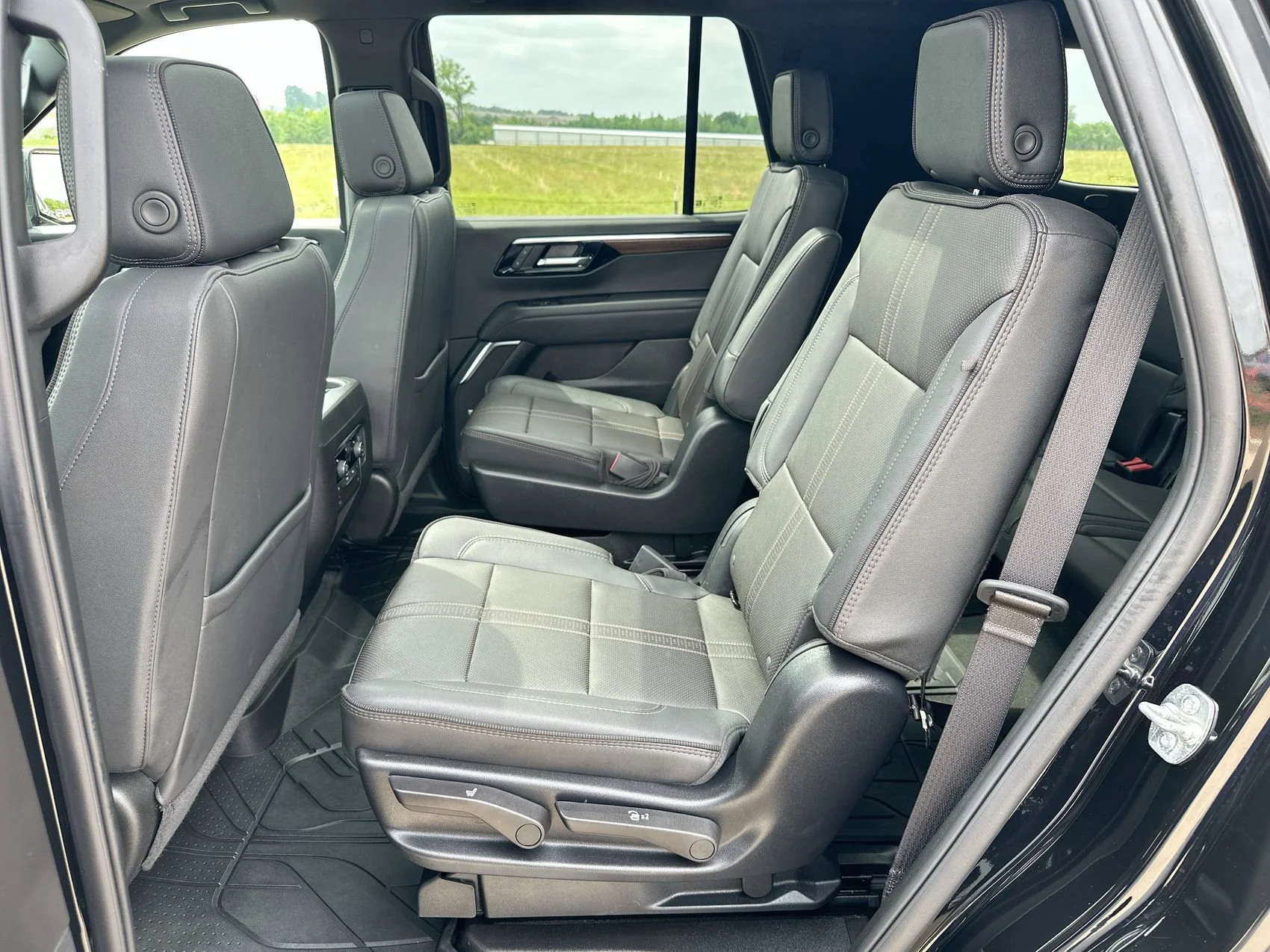 Used 2025 Black Chevrolet High Country image 25