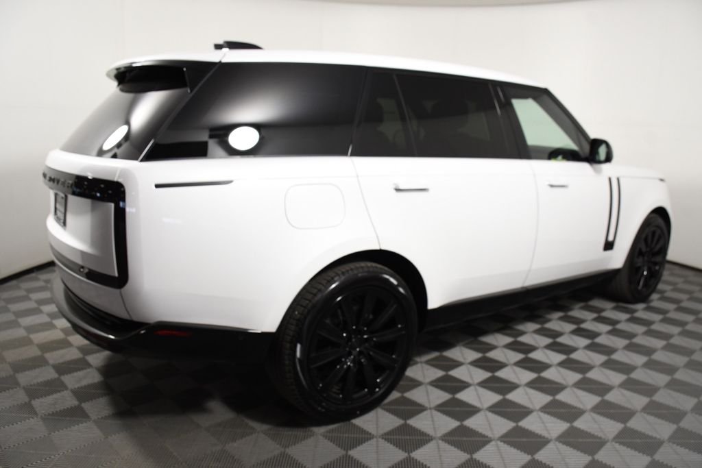 New 2026 Ostuni Perl Wh Land Rover SE image 7