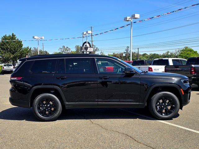 New 2026 Diamond Black Crystal Pearlcoat Jeep Altitude image 7