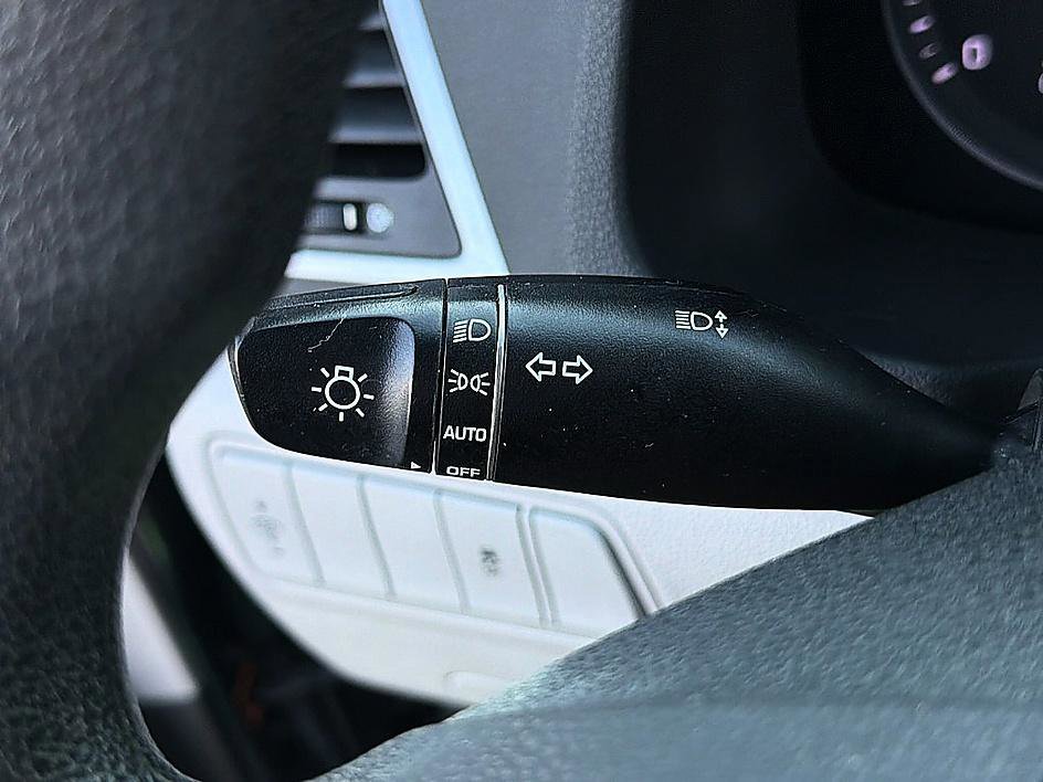 Used 2018 Coliseum Gray Hyundai SE image 17