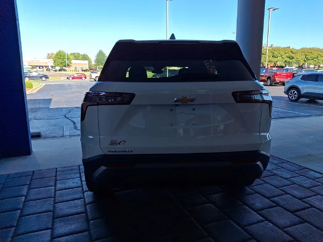 New 2027 White Chevrolet LT image 5