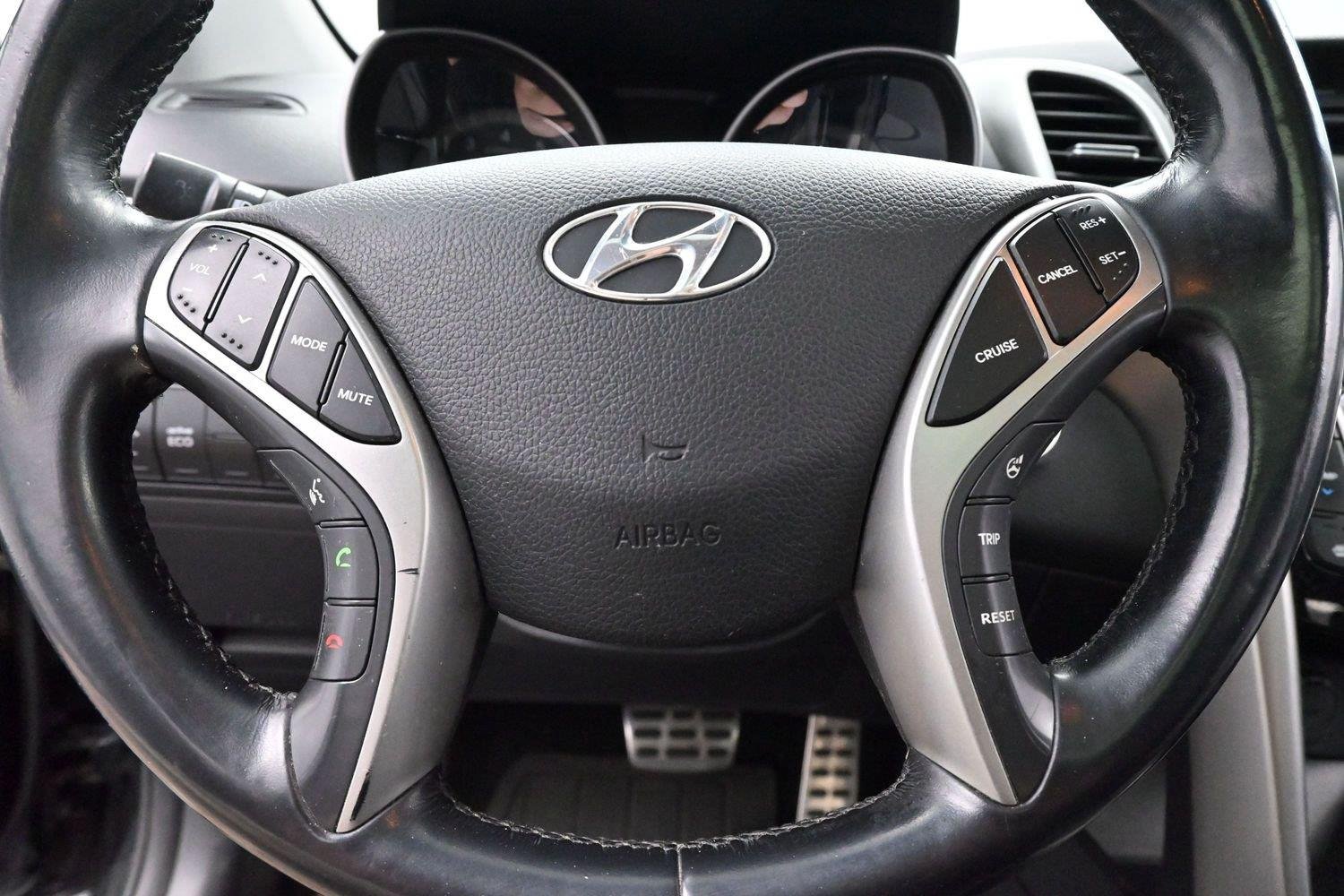 Used 2013 Black Noir Pearl Hyundai 5dr HB Auto PZEV image 16