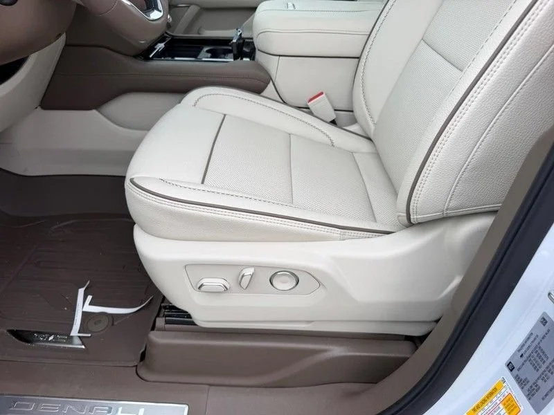 2026 GMC Yukon Denali - Photo 23