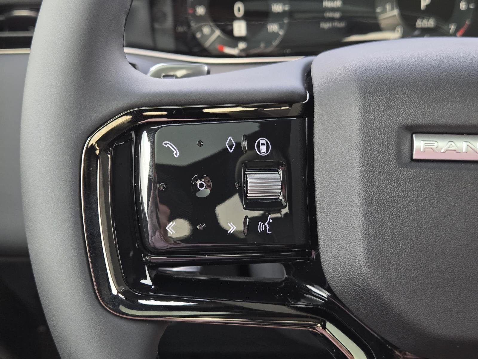 New 2026 Seoul Pearl Silver Land Rover Core S image 12