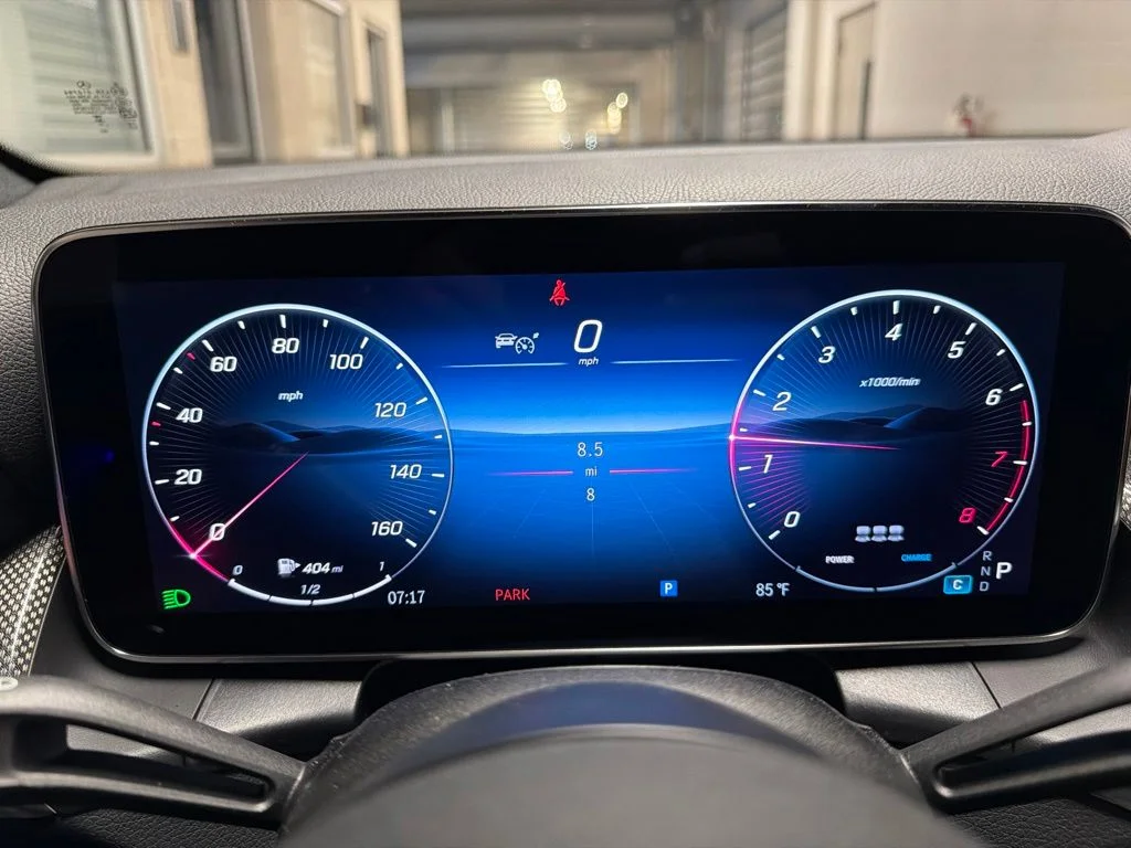 New 2027 White Mercedes-Benz GLC 300 image 15
