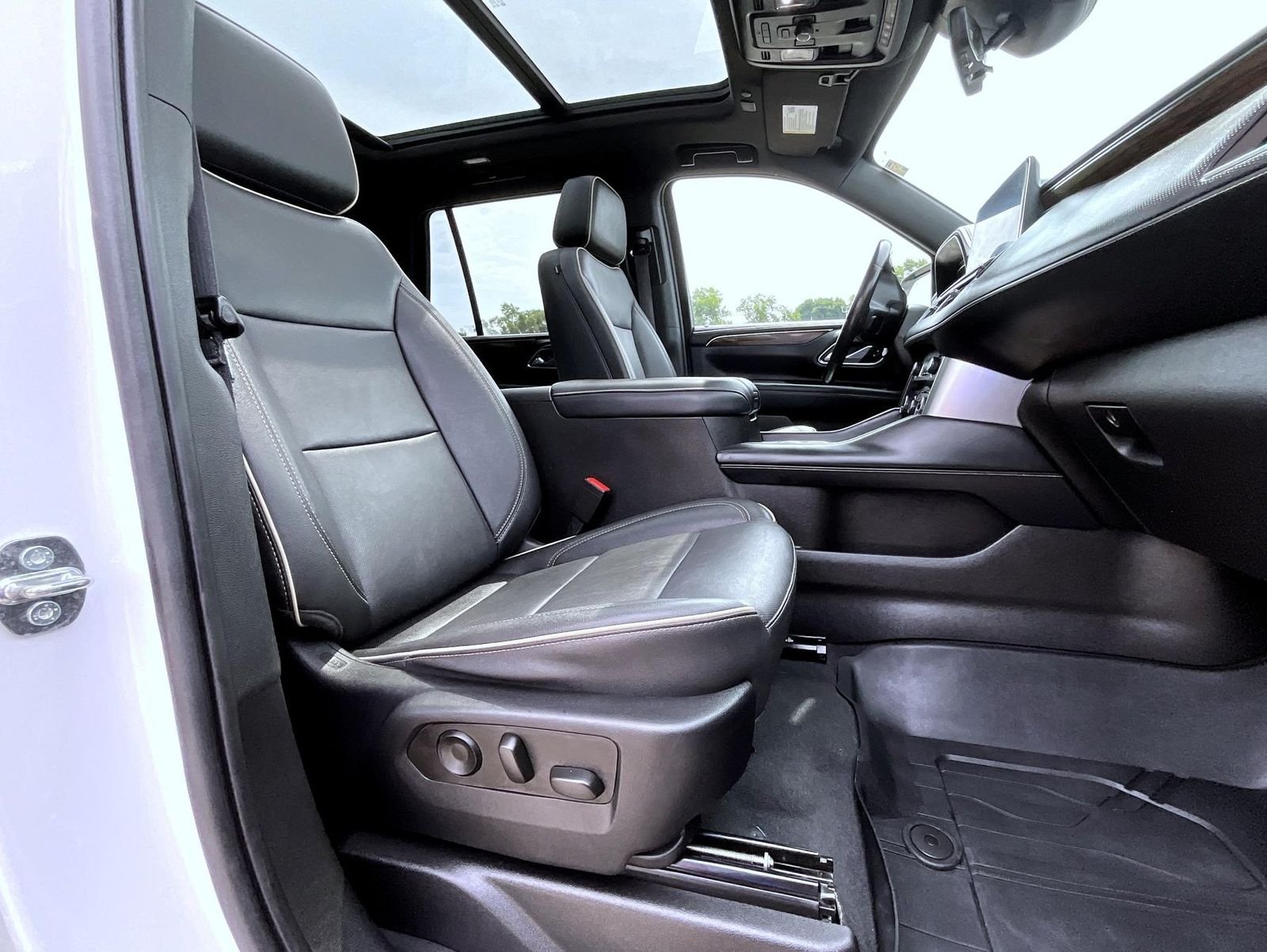 Used 2023 White Chevrolet Premier image 17