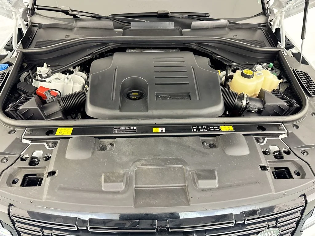 Certified Used 2025 White Land Rover Dynamic SE image 31