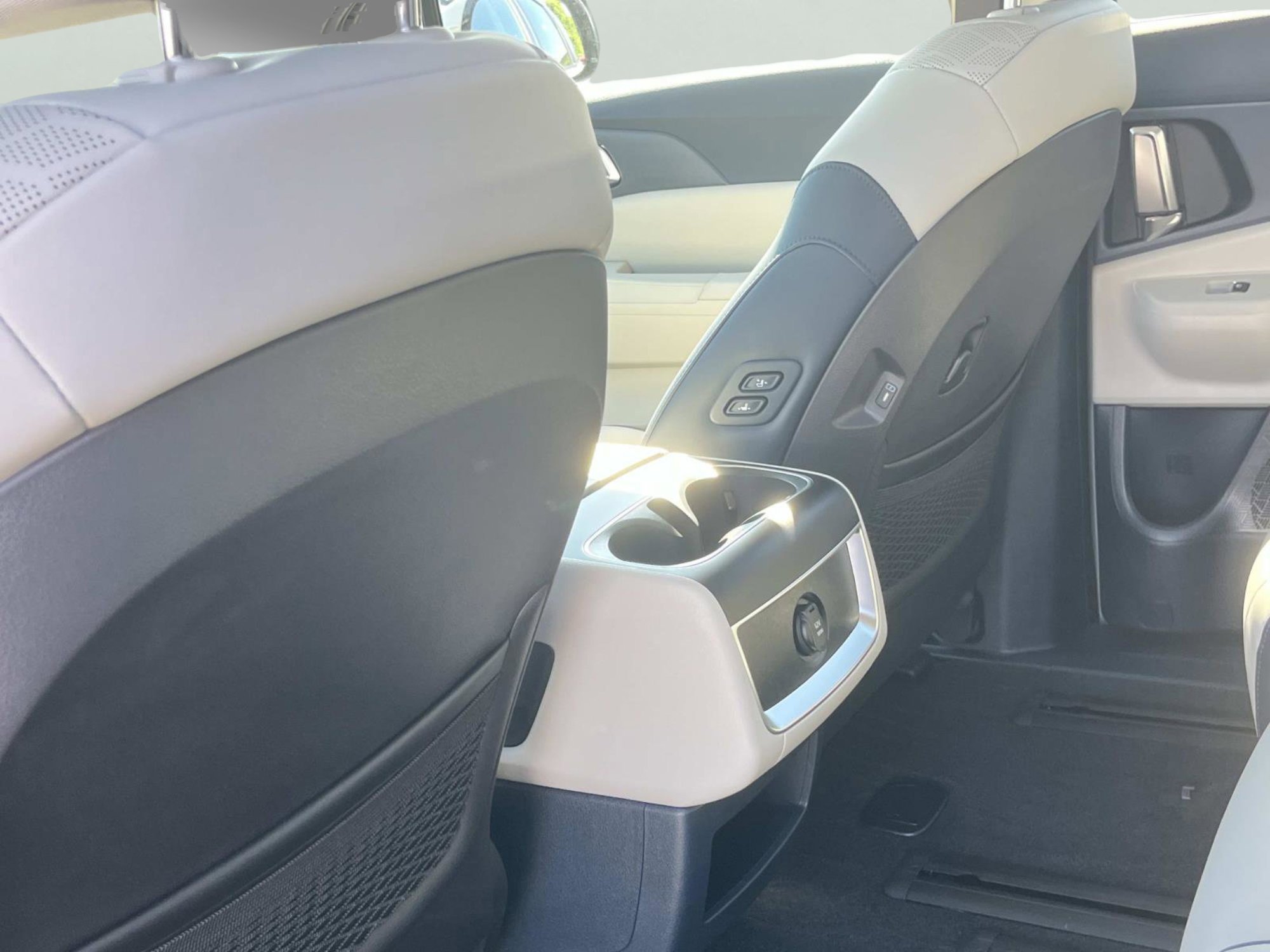 New 2026 Ceramic Silver Kia EX image 22