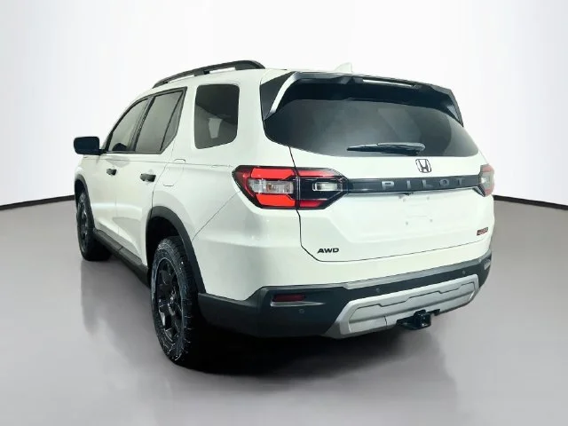 Certified Used 2025 Platinum White Pearl Honda TrailSport image 7