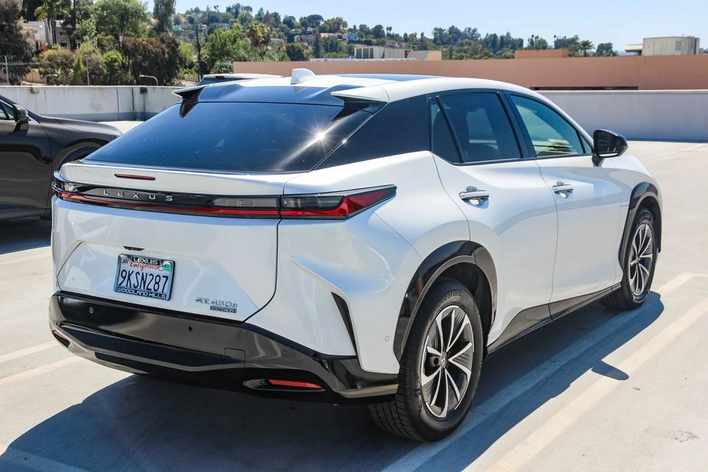 Used 2023 White Lexus 450e Premium image 4