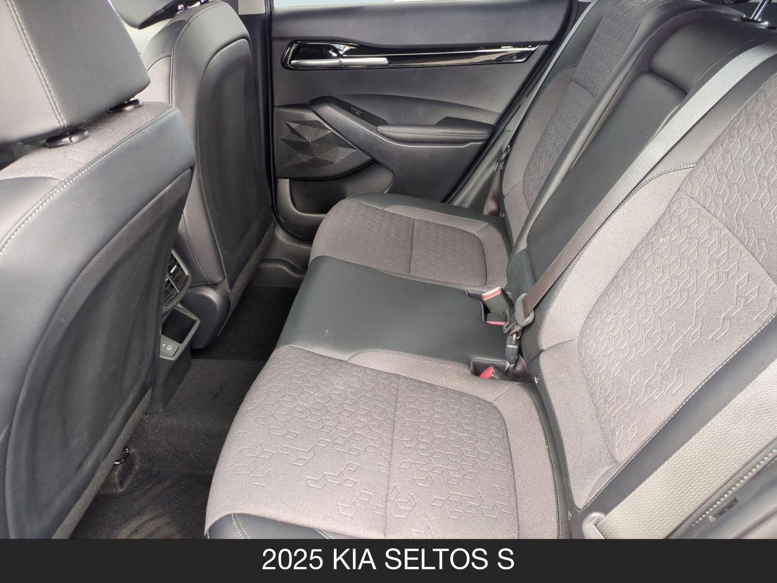 2025 Kia Seltos S - Photo 15
