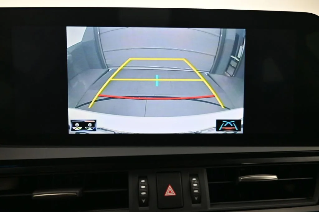 Used 2022 White Lexus 300h image 18