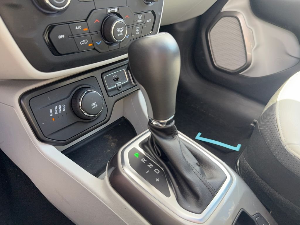 Used 2022 Gray Jeep Limited image 23