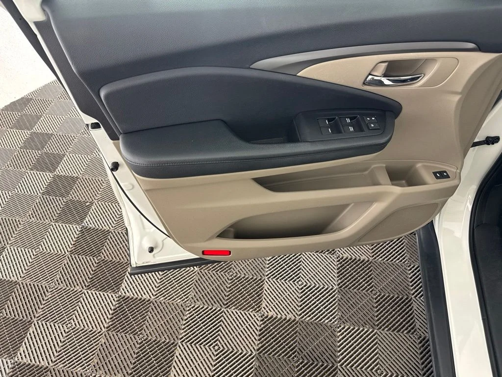 Certified Used 2018 White Honda EX-L image 20