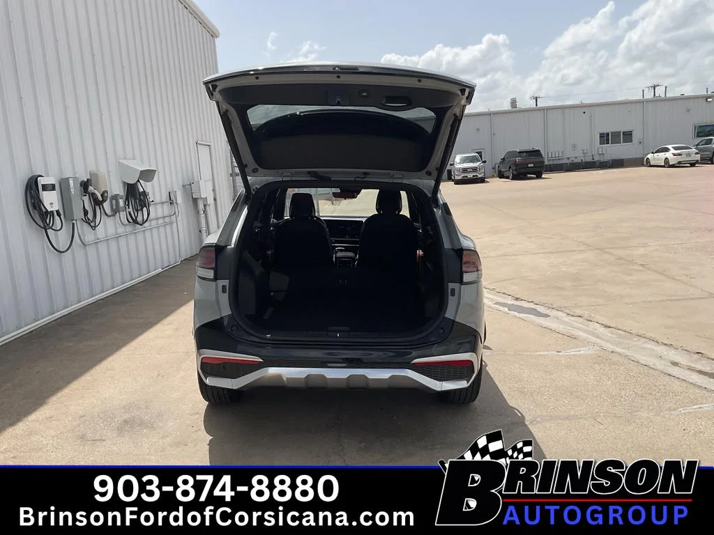 Used 2023 Wolf Gray Kia SX-Prestige image 11
