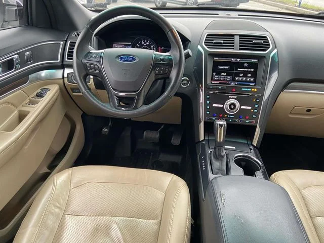 Used 2016 White Ford Limited image 12