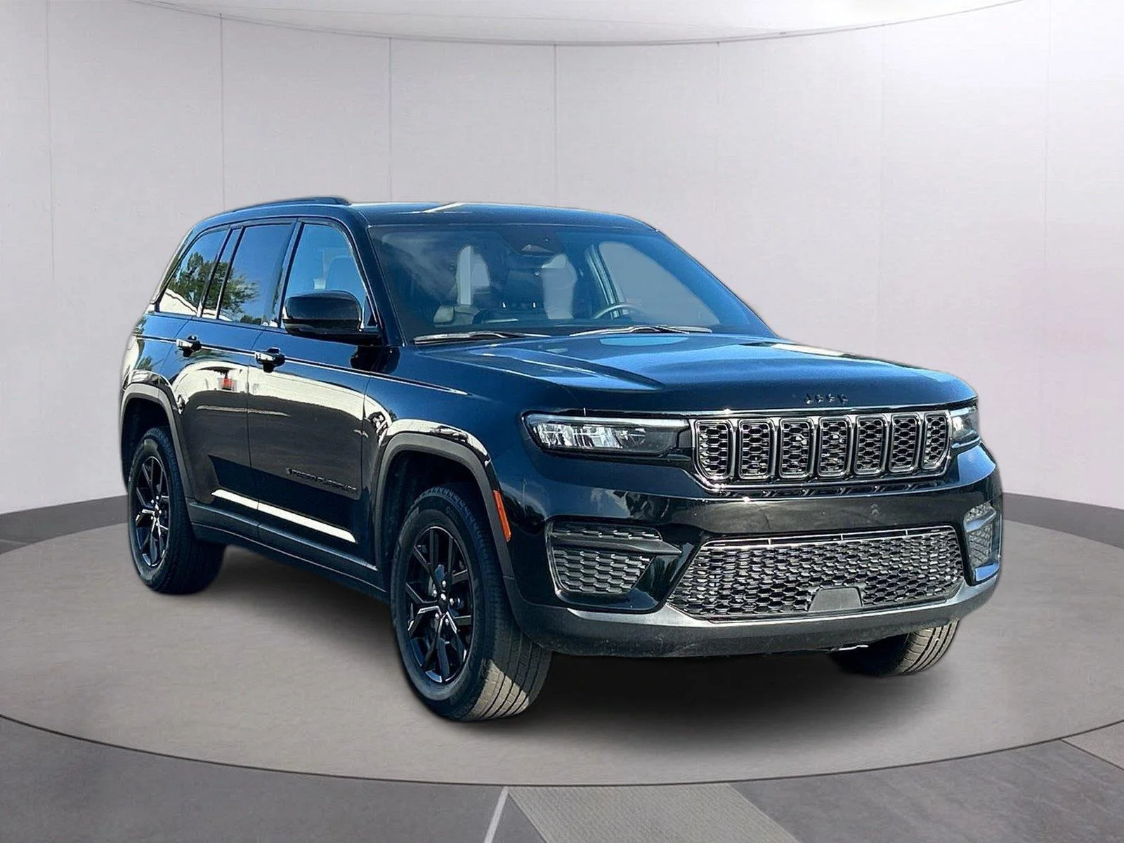 Used 2024 Diamond Black Crystal Pearlcoat Jeep Altitude image 9