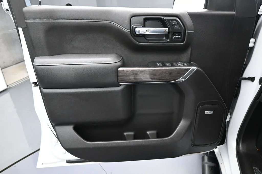 Used 2022 Iridescent Pearl Tricoat Chevrolet LTZ image 12