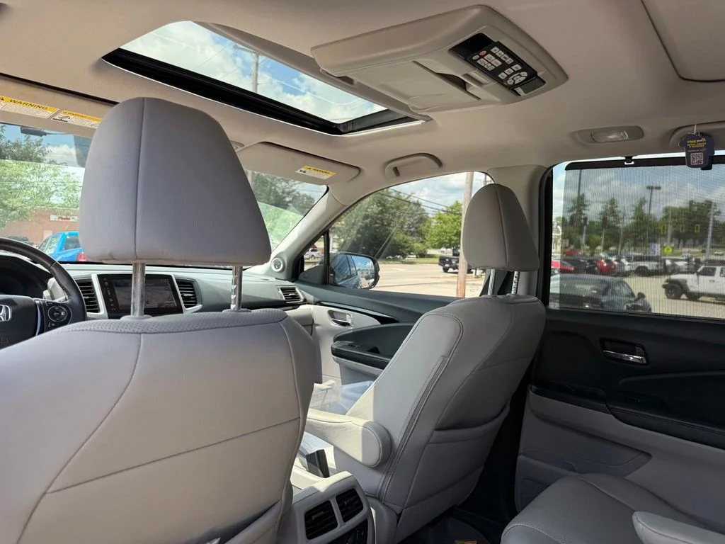 Used 2018 Blue Honda Elite image 23