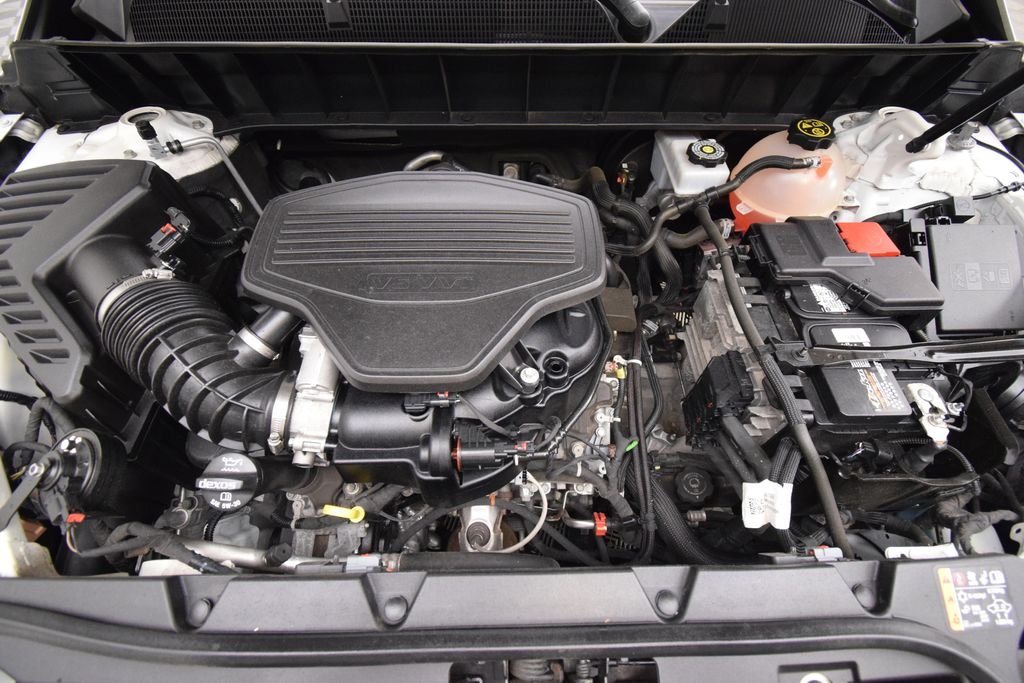 Used 2019 White Frost Tricoat GMC Denali image 32