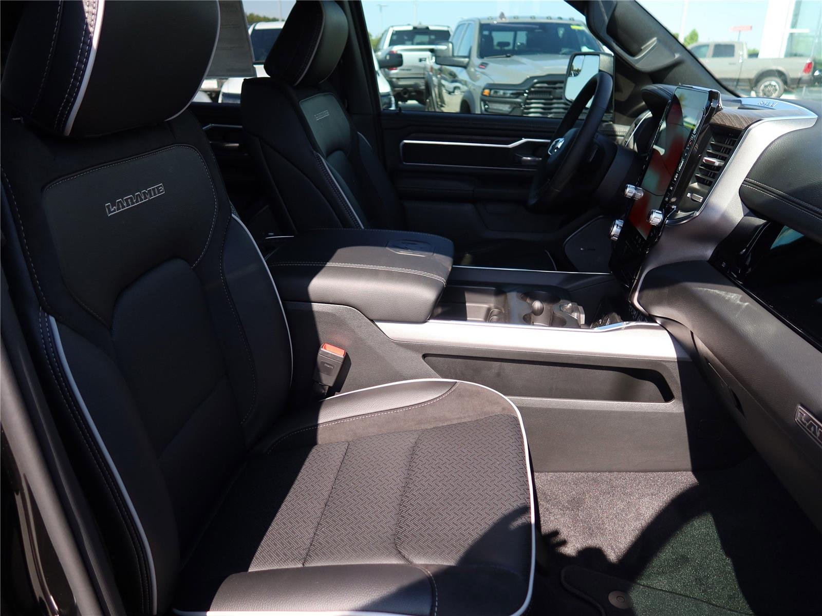 New 2026 Diamond Black Crystal Pearl-Coat Exterior Paint RAM Laramie image 8