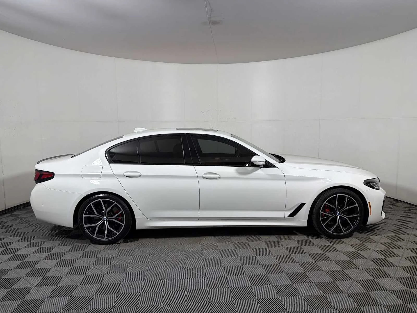 2023 BMW 5 Series 530i - Photo 7