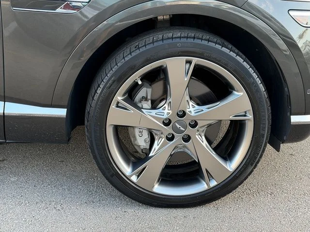 Used 2024 Makalu Gray Genesis 3.5T image 9