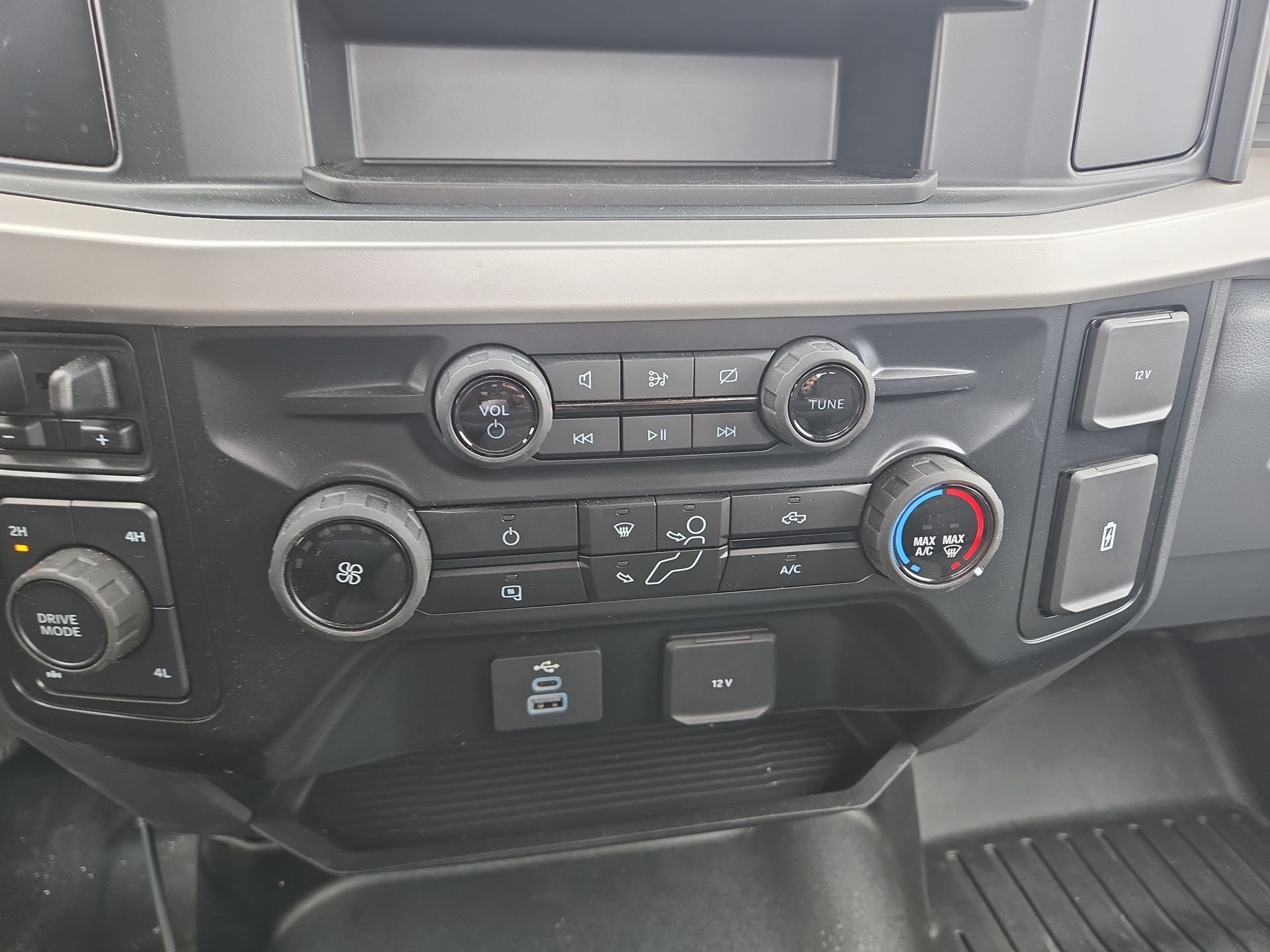 Certified Used 2024 Bronze Ford XL image 10