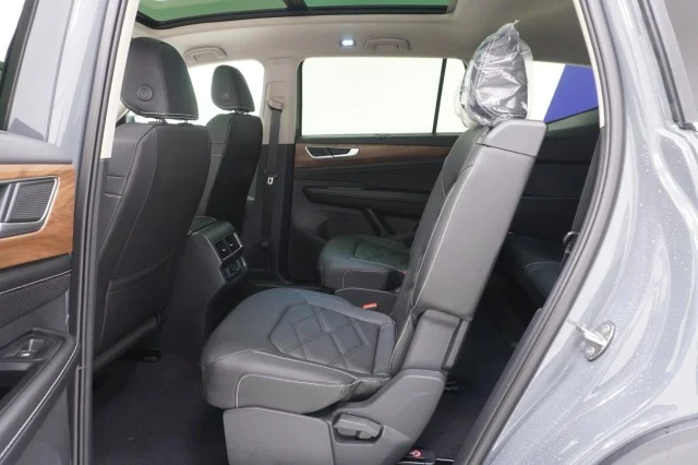 New 2026 Pure Gray Volkswagen 2.0T SE w/Technology image 19