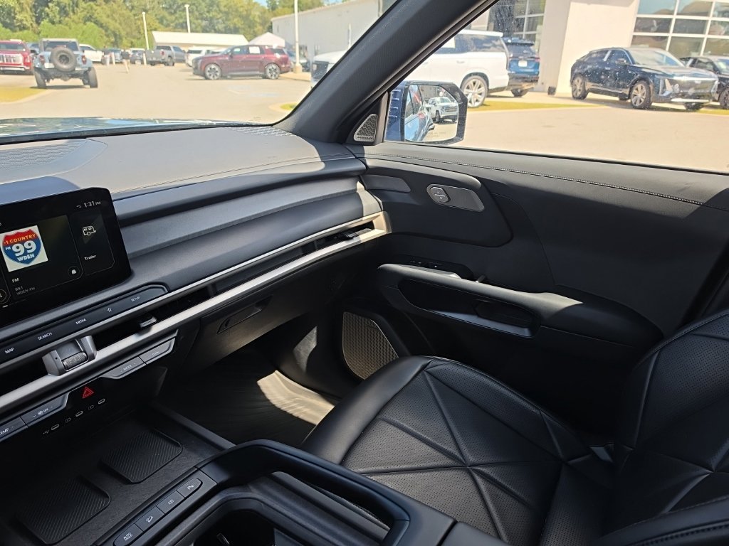 Used 2027 Black Kia SX image 28