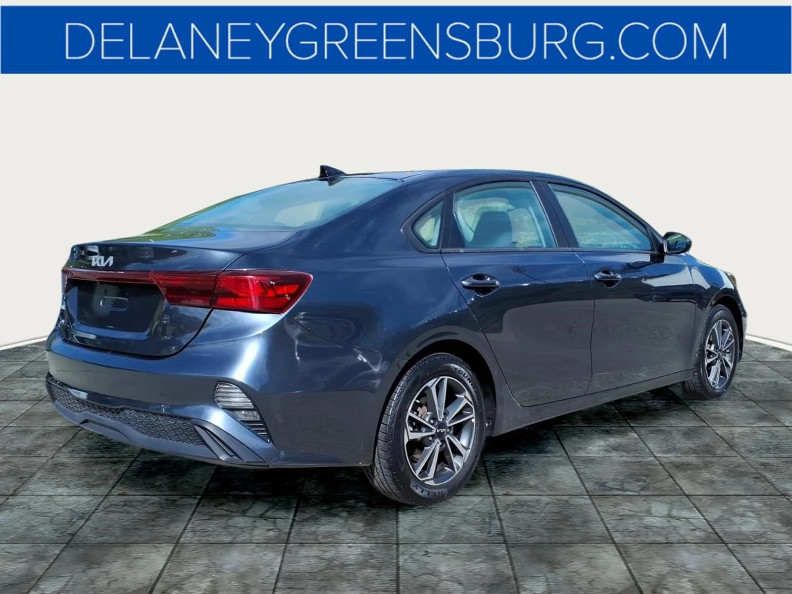 Used 2023 Gravity Gray Kdg Kia LXS image 3