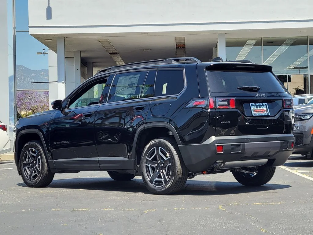 New 2026 Diamond Black Crystal Pearl-Coat Exterior Paint Jeep Laredo image 2