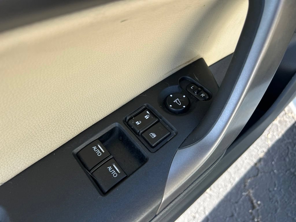 Used 2017 White Honda EX-L image 16