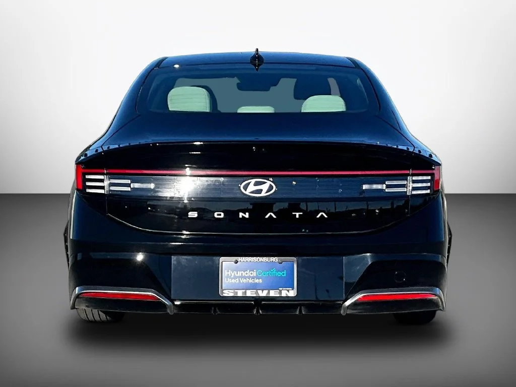 Used 2025 Black Hyundai SEL image 5