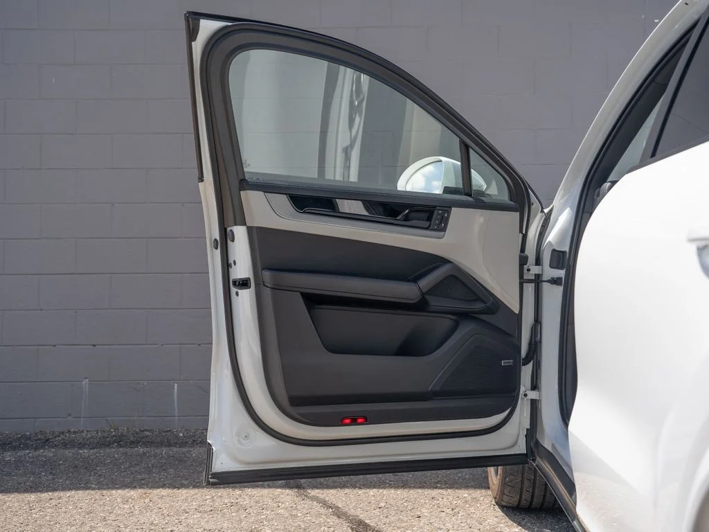 Used 2025 White Porsche Base image 15