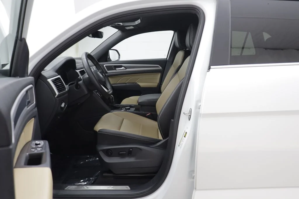 Used 2023 Pure White Volkswagen 3.6L V6 SE w/Technology image 5