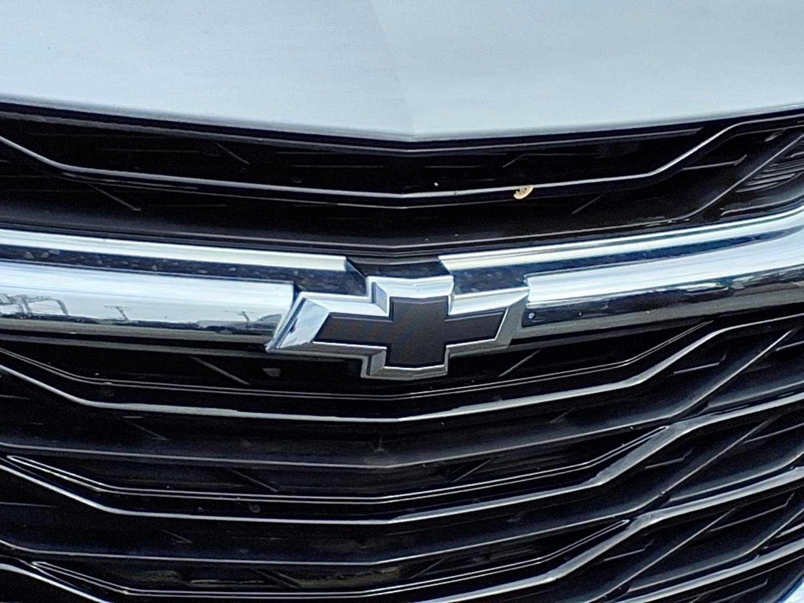 Used 2022 Summit White Chevrolet LT image 13