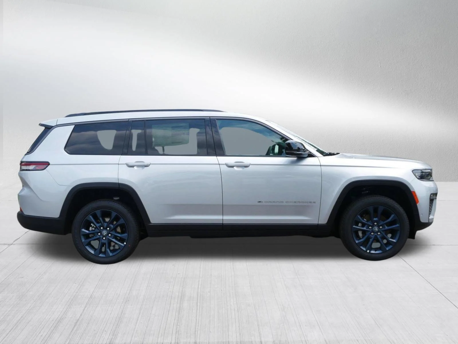 New 2026 Silver Zynith Exterior Paint Jeep 85th Anniversary Edition image 8