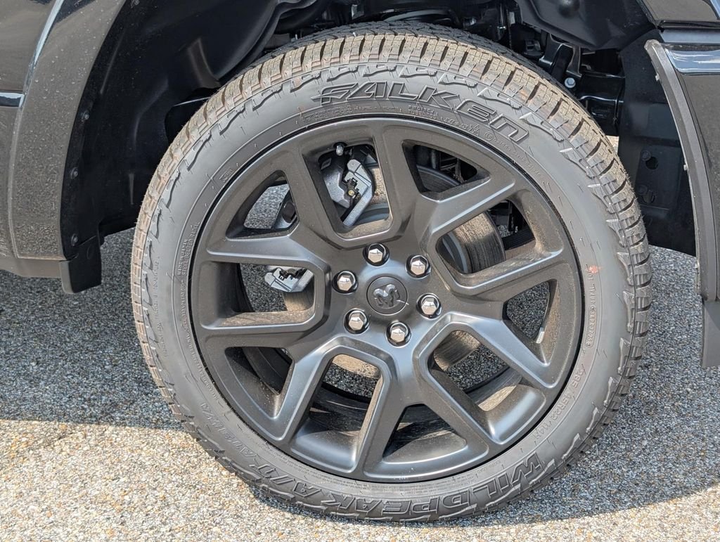 New 2026 Diamond Black Crystal Pearl-Coat Exterior Paint RAM Laramie image 30