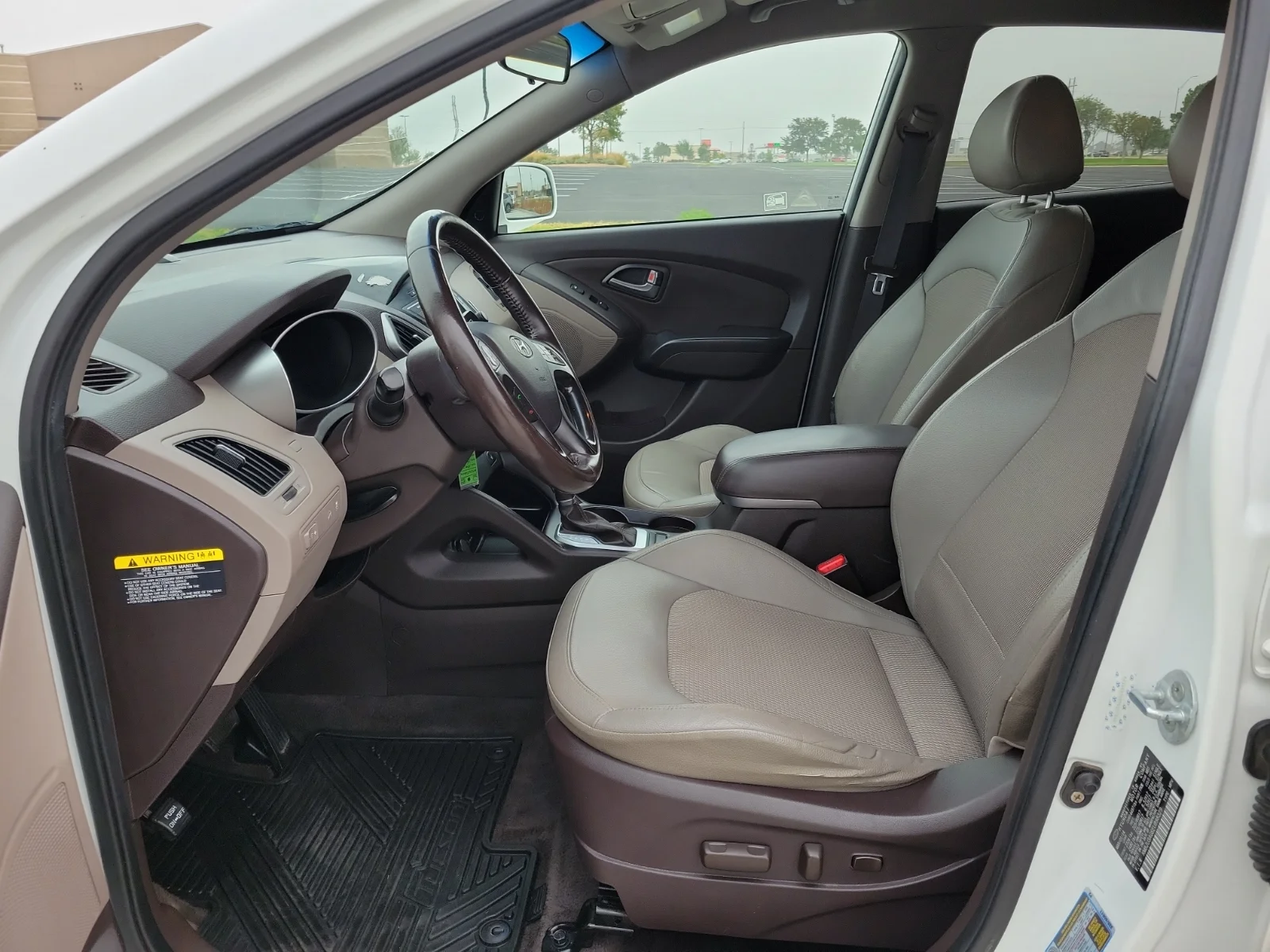 Used 2014 White Hyundai SE image 12