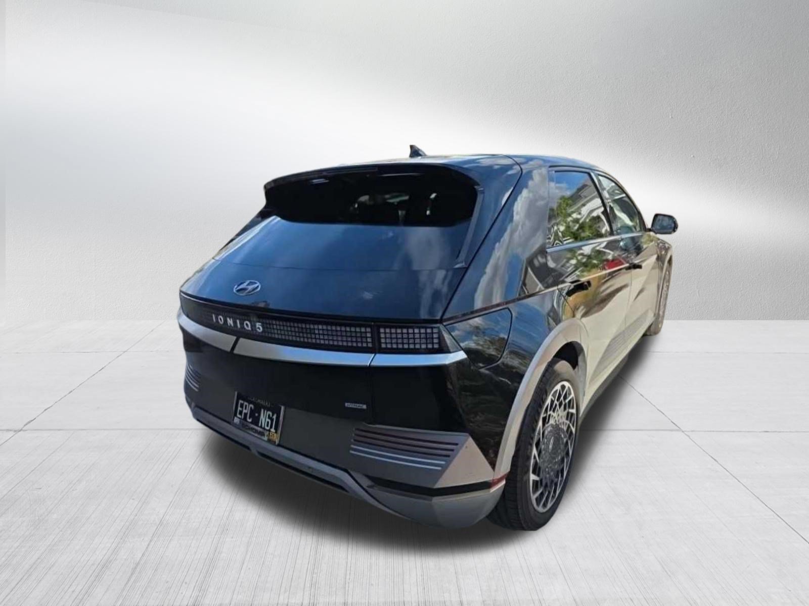 Certified Used 2024 Abyss Black Hyundai Limited image 4