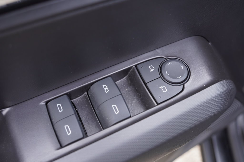 2024 Chevrolet Colorado LT - Photo 21